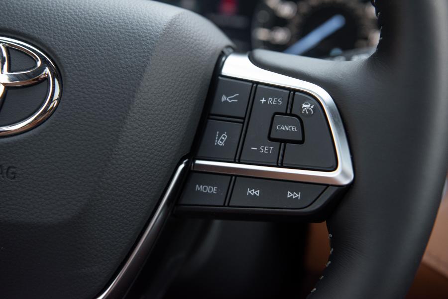 Детали интерьера Toyota Highlander Hybrid Platinum AWD 2019 года  (фото 62 из 67)